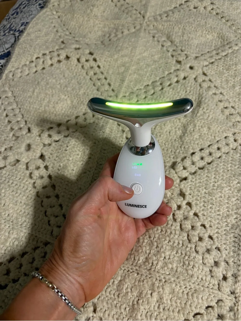 Luminesce LED Facial Device - White 7 in 1 no box - I will include charging cord